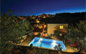 Lovely Apartment In Okrug Gornji With Wifi